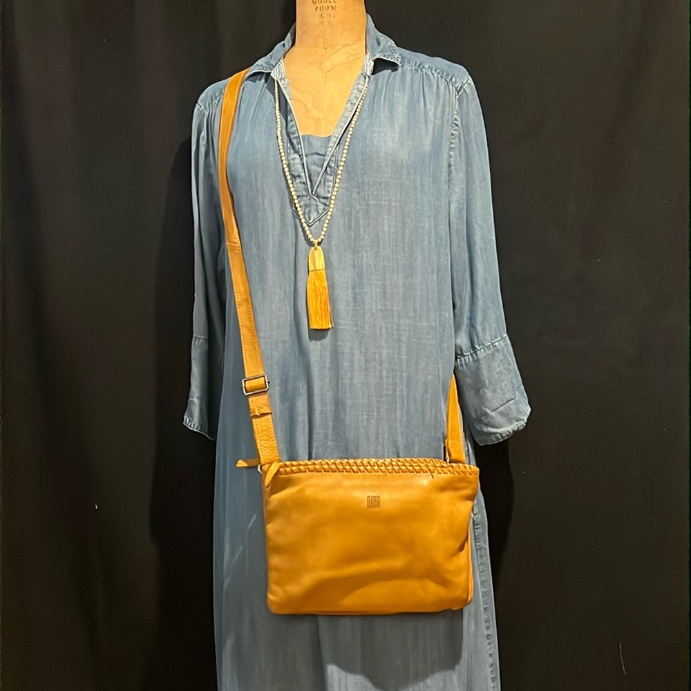 Biba camel leather crossbody w/cc slots/pockets—converts to hip/fanny pack-GUC